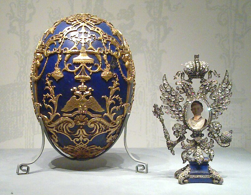 Tsarevich (Fabergé egg) and surprise.jpg